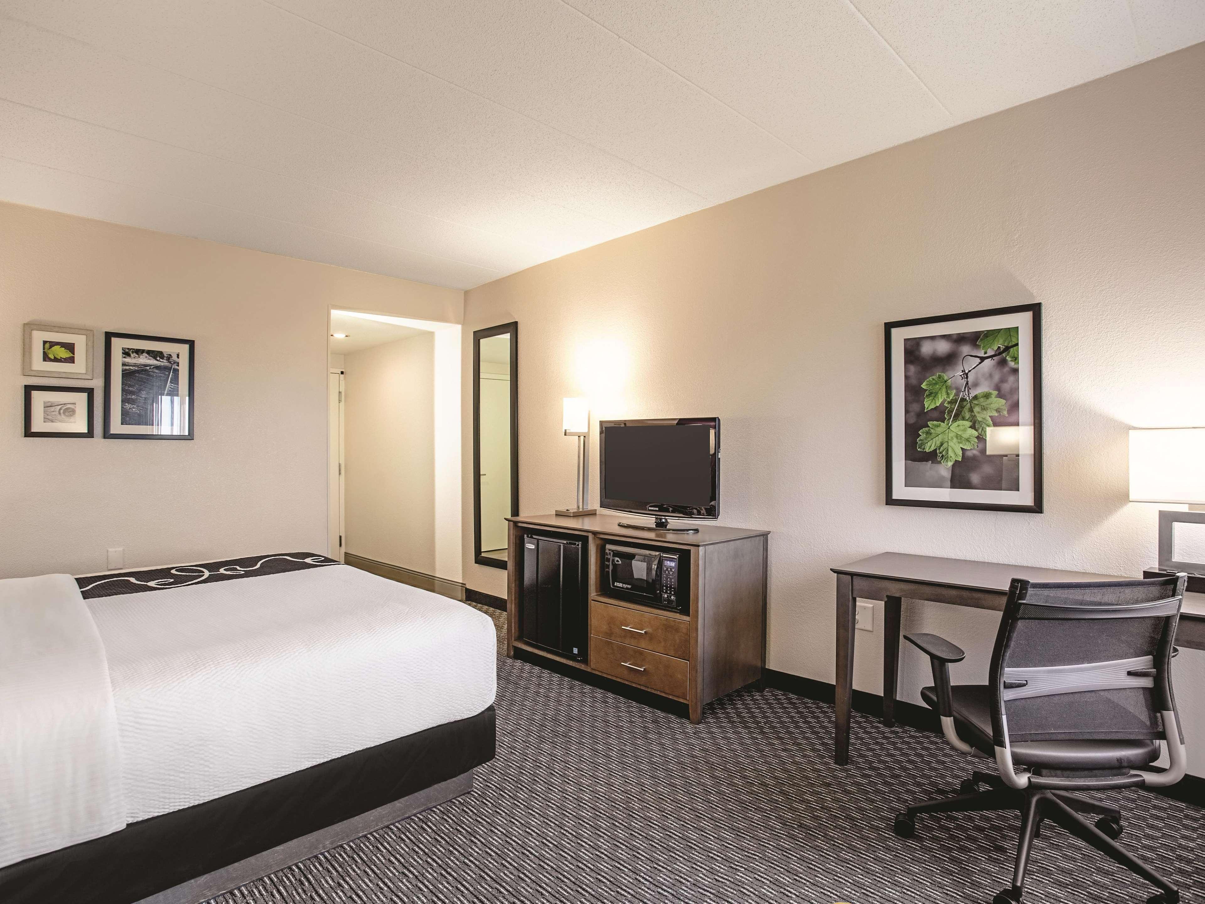 La Quinta By Wyndham Baltimore N / White Marsh Rosedale Exterior photo