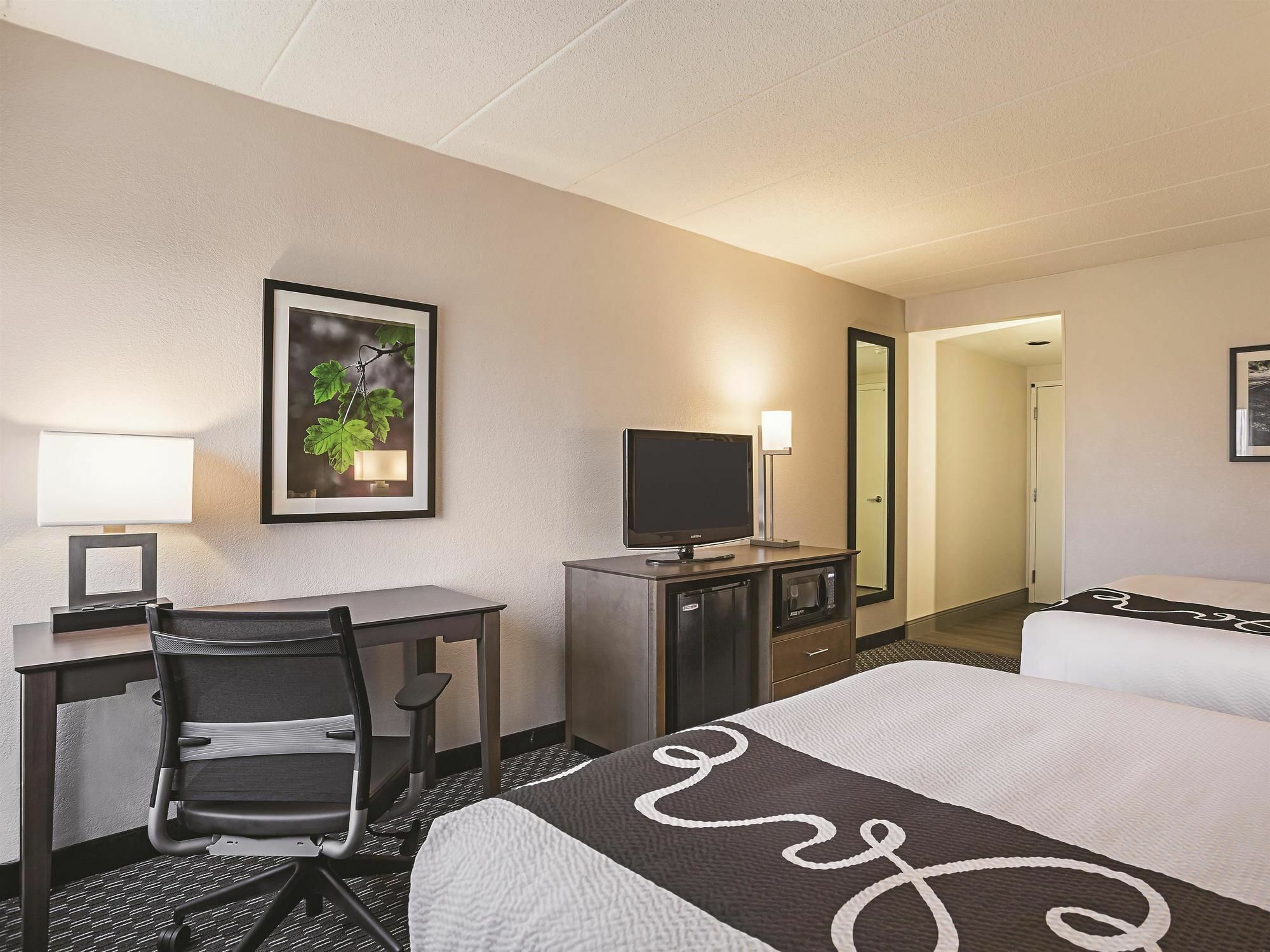 La Quinta By Wyndham Baltimore N / White Marsh Rosedale Exterior photo