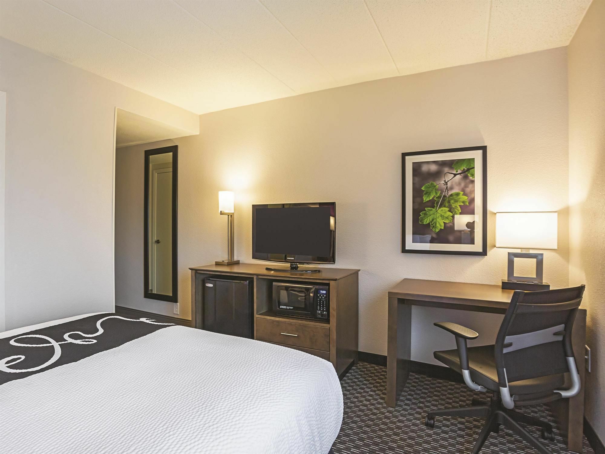 La Quinta By Wyndham Baltimore N / White Marsh Rosedale Exterior photo